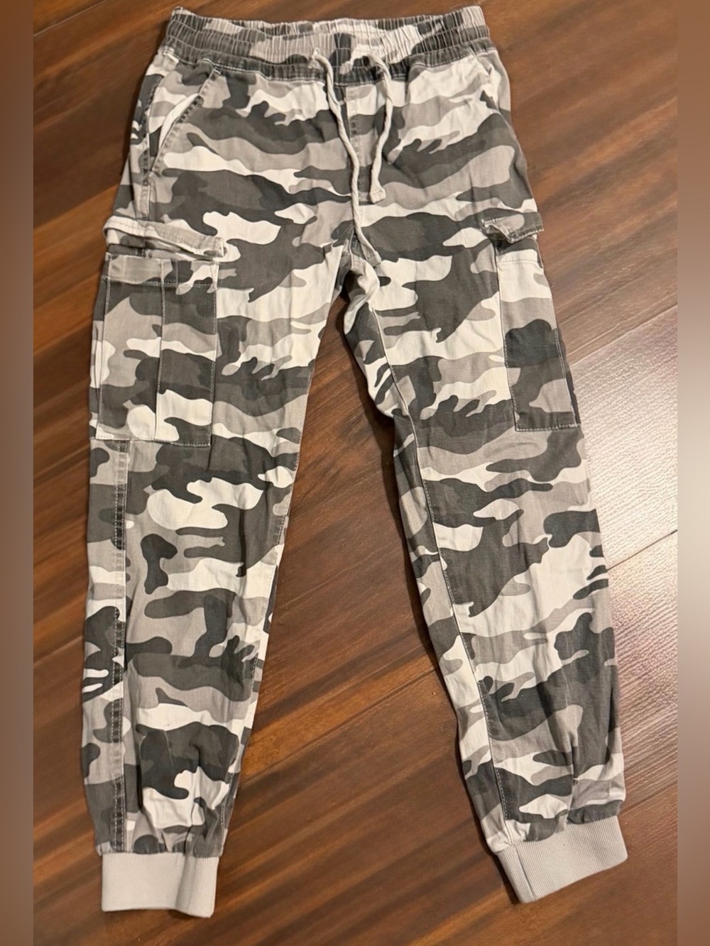 Streetwear Society Women's Gray & White Camo Cargo Joggers